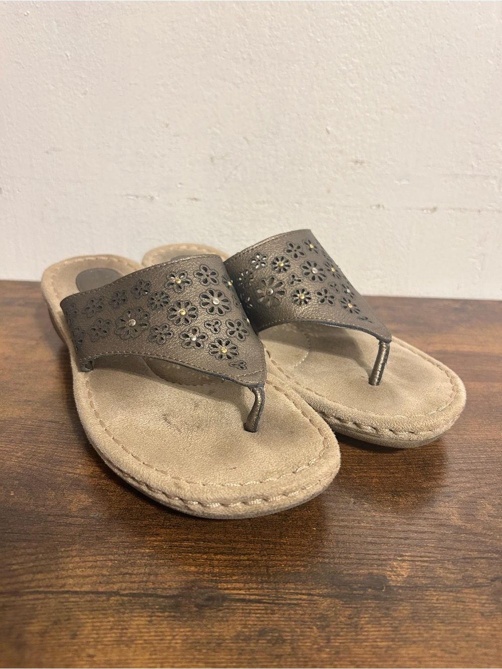 Croft & Barrow‎ Women's 6.5M Metallic Brown Floral Thong Sandals